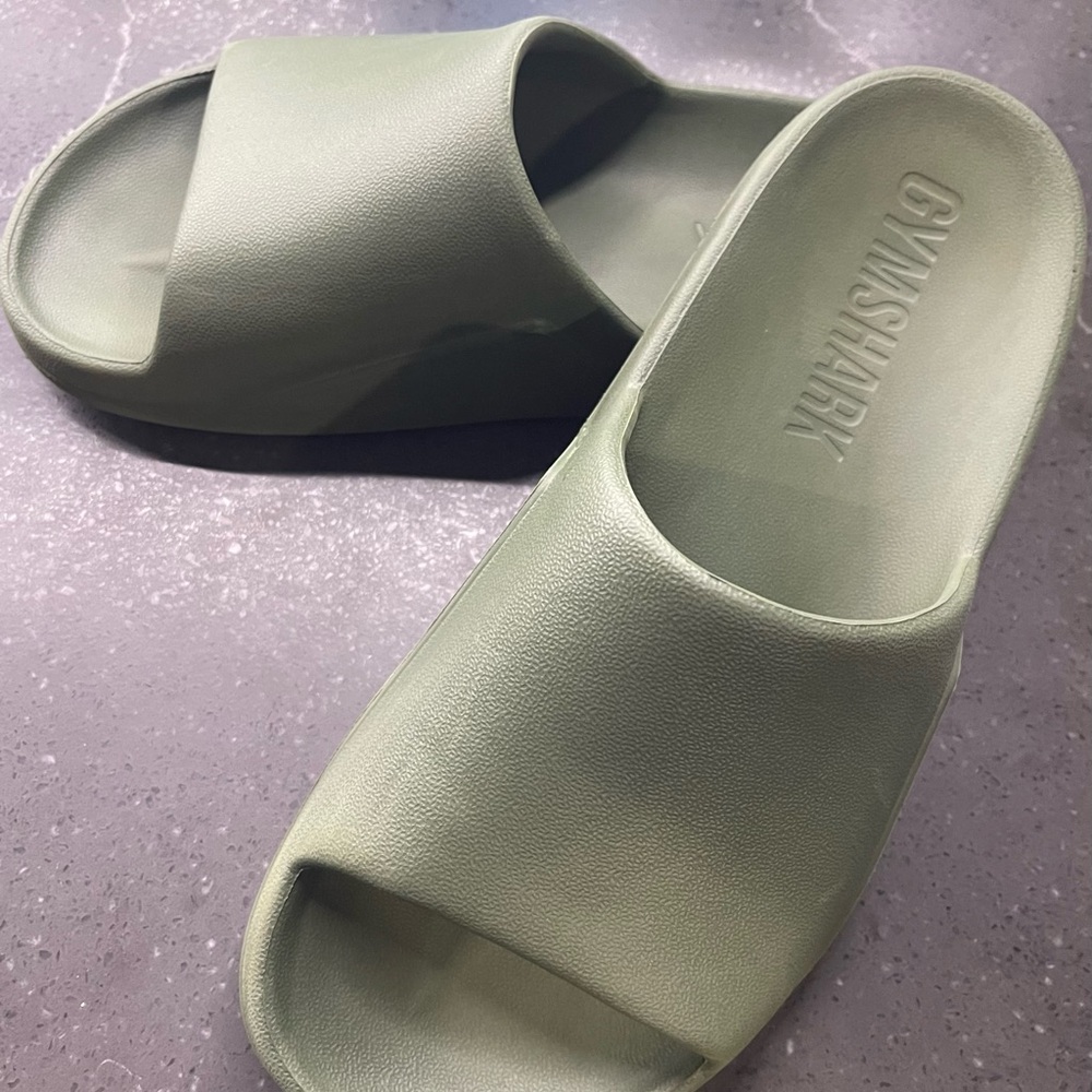 Gymshark Women's Olive Slippers, Women’s Size 6/7